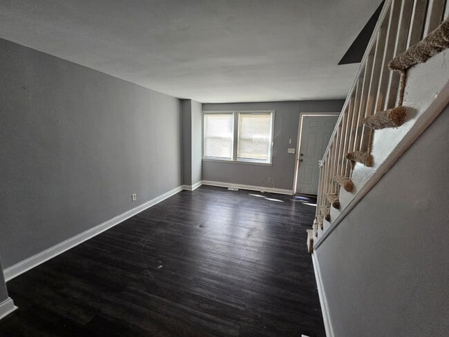 Building Photo - 2 Bedroom/ 1.5 Baths in Bel Air Edison