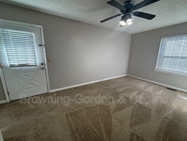 Building Photo - 567 Cedar Dr