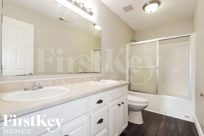 Building Photo - 1391 Bearsden Dr
