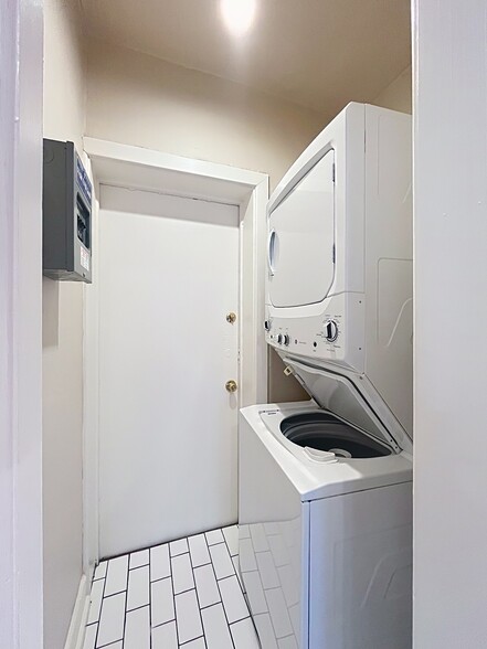 Building Photo - 2330 Euclid Heights Blvd