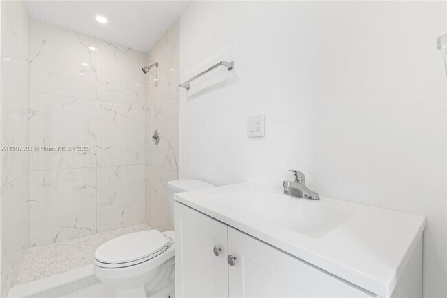 Building Photo - 2385 SW 17th St