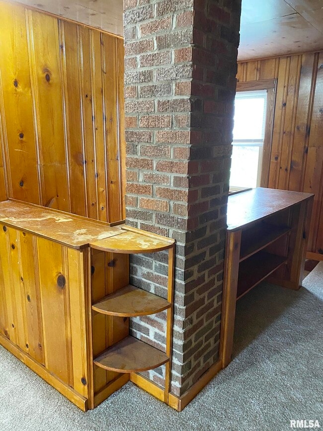 Building Photo - 303 Central St