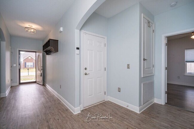 Building Photo - 8753 Bradfield Dr