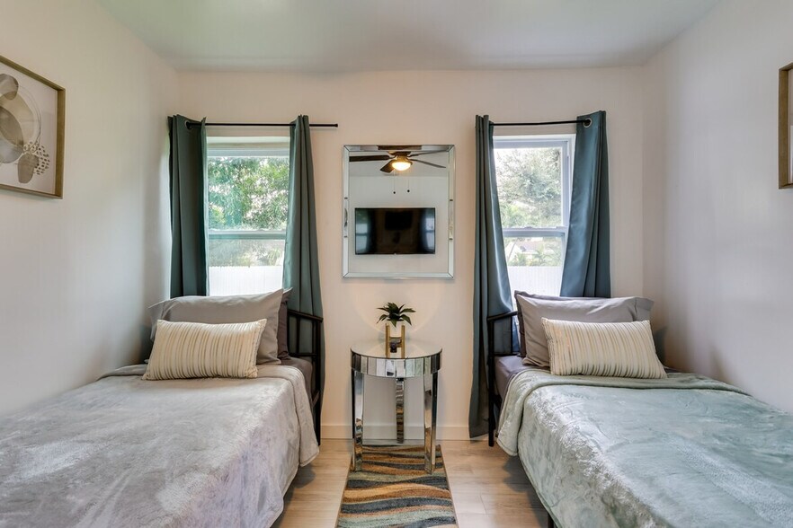 Building Photo - 774 NW 49th St