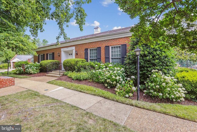 Building Photo - 2804 S Abingdon St