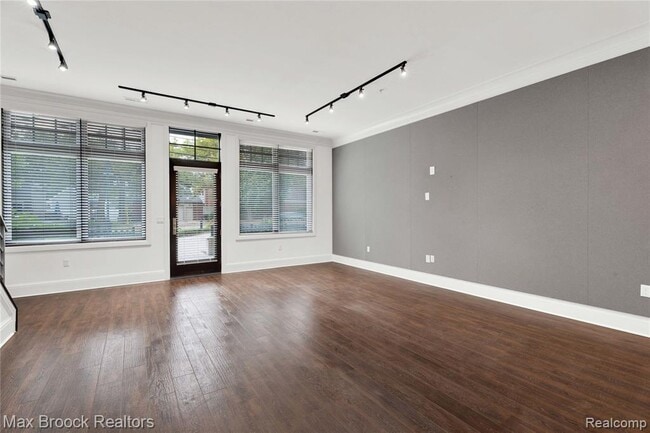 Building Photo - 431 S Eton St