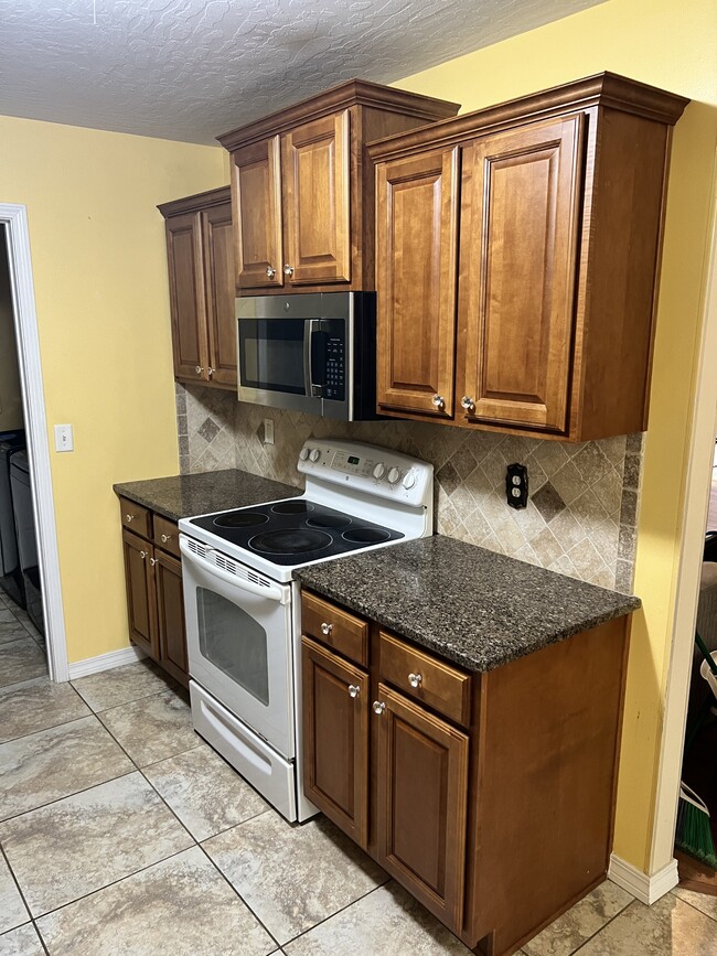 Building Photo - 1207 Chimera Ln