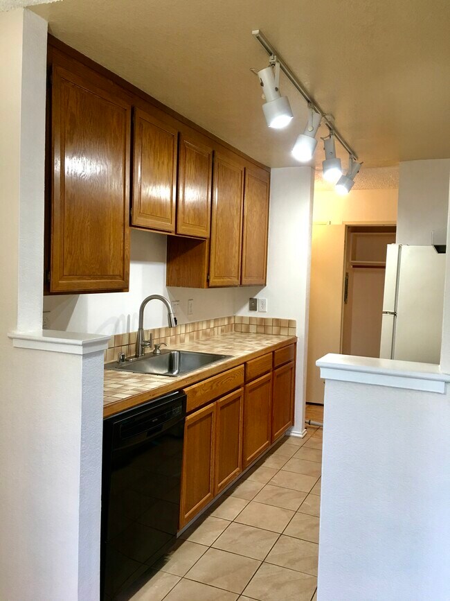 Building Photo - 815 Sea Spray Ln