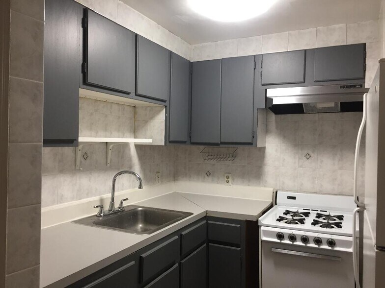 Kitchen - 167 Sands St