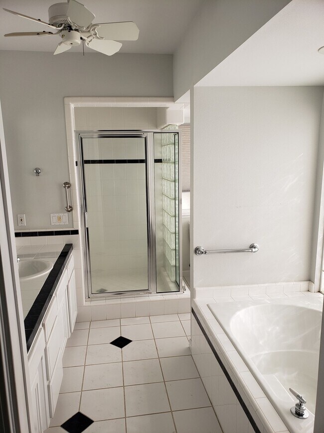 Building Photo - Lakefront Living in this 3/2 Beautiful Home! (55+ Community)
