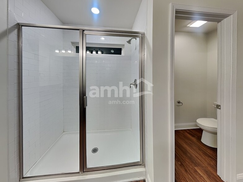 Building Photo - 425 Levon Ct