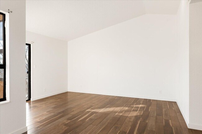 Building Photo - Recently Remodeled Condo with Spectacular Views – Utilities Included & Community Pool