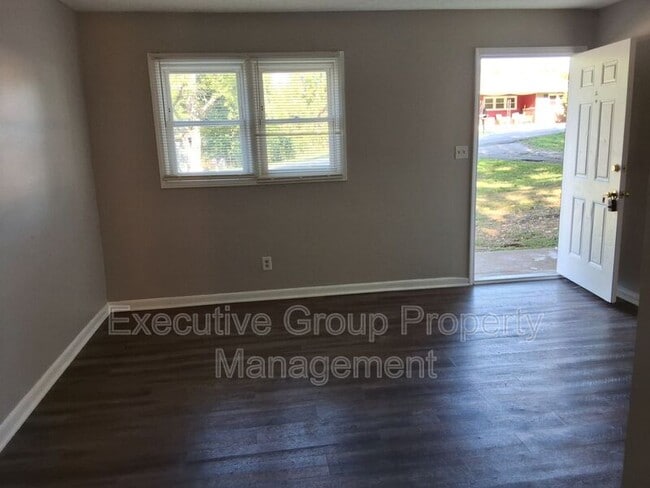 Building Photo - 1122 Evelyn Dr