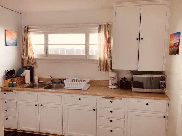 Kitchen - 280 Sunset Dr