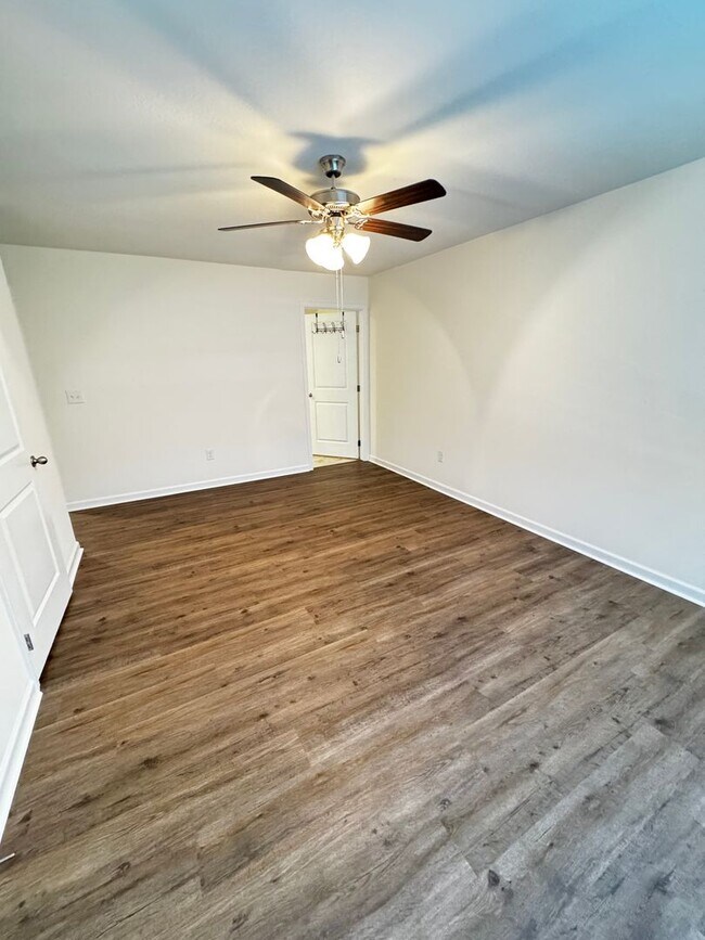 Building Photo - 1075 Hammett Rd