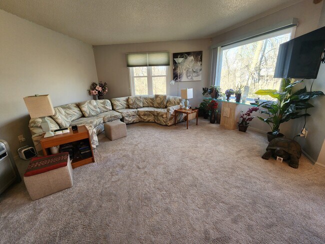 Building Photo - 701 E Lowe Ave