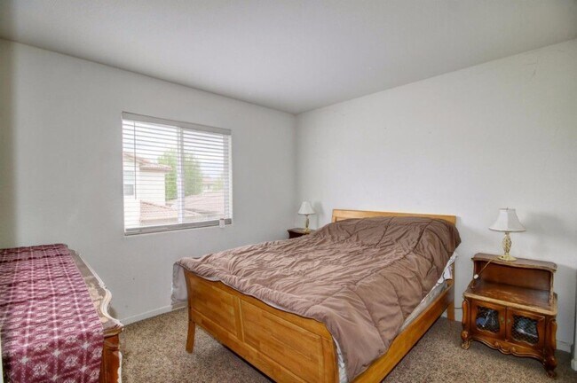 Building Photo - North Natomas 2 Story 3 Bedroom w/ Loft. 2 Car Attached Garage