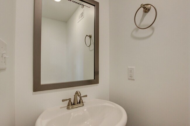 Building Photo - Fresh and so Clean Clean Close to Everything!