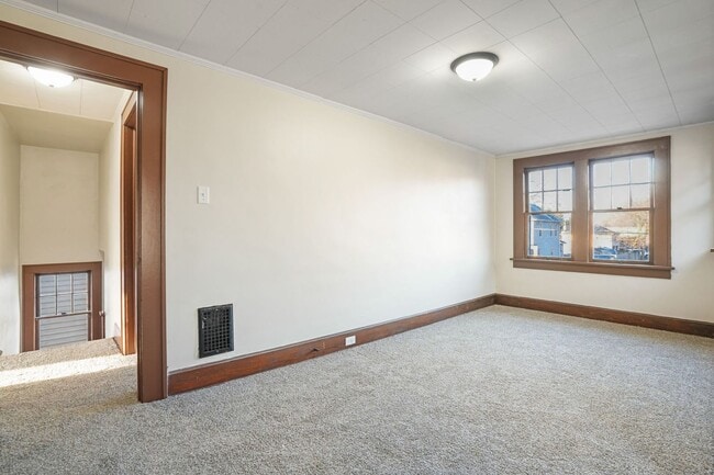 Building Photo - 3 BED 2 FULL BATH W/ OFFICE - AVAILABLE NOW