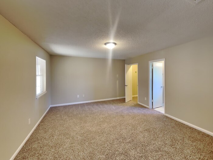 Building Photo - 950 Turtle Creek Dr S