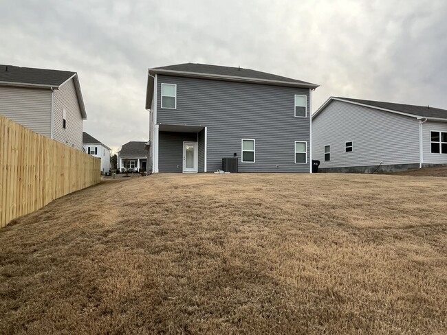 Building Photo - Spacious 3 Bed, 2 Story Home in East Charl...