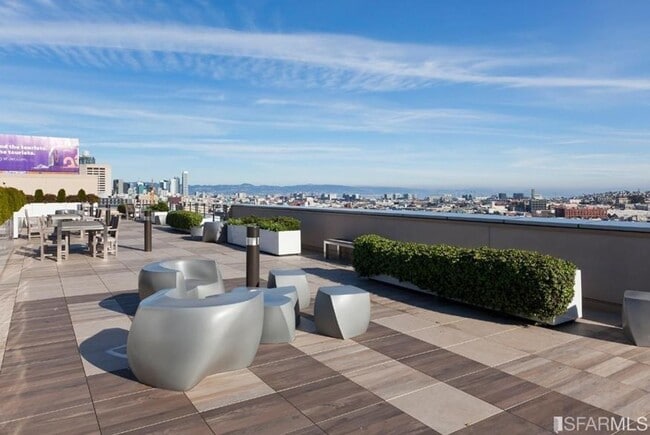 Building Photo - 1 Bed, 1 Bath - Modern Condo @ Linea - Min...