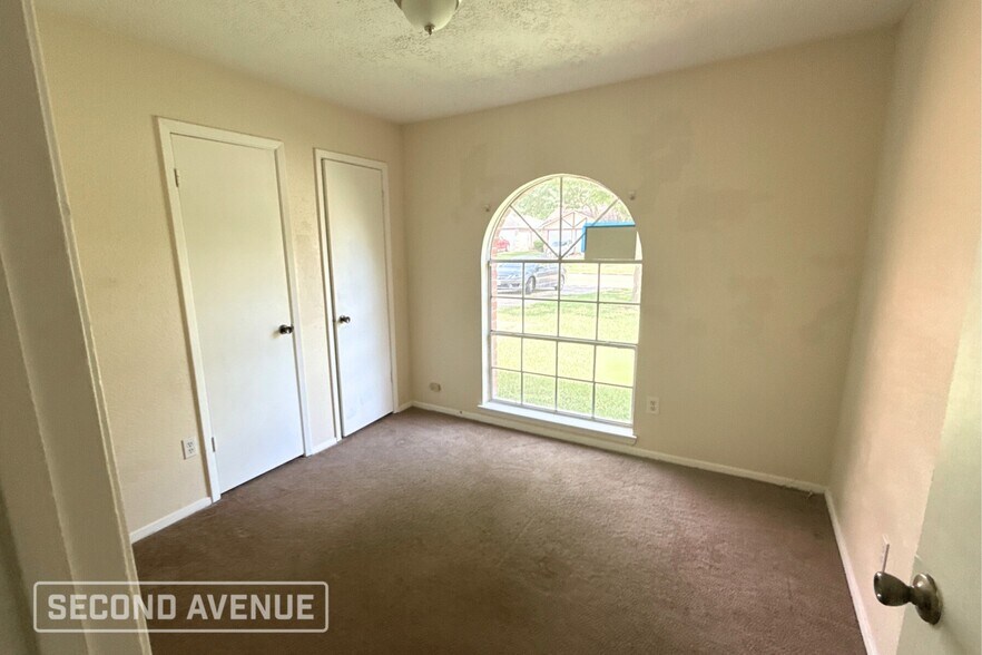 Building Photo - 1355 Tenderden Dr