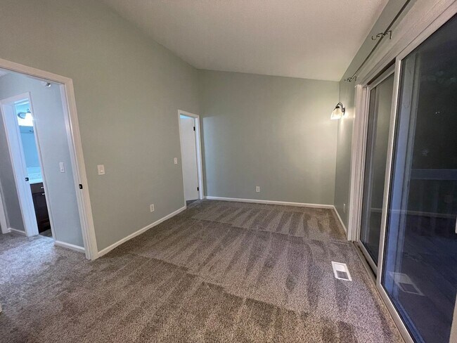 Building Photo - 6770-6772 Pleasantview St NE