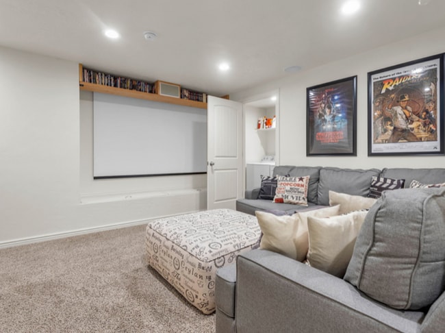 Building Photo - 4 Bed/2.5 Bathroom home in Woods Cross