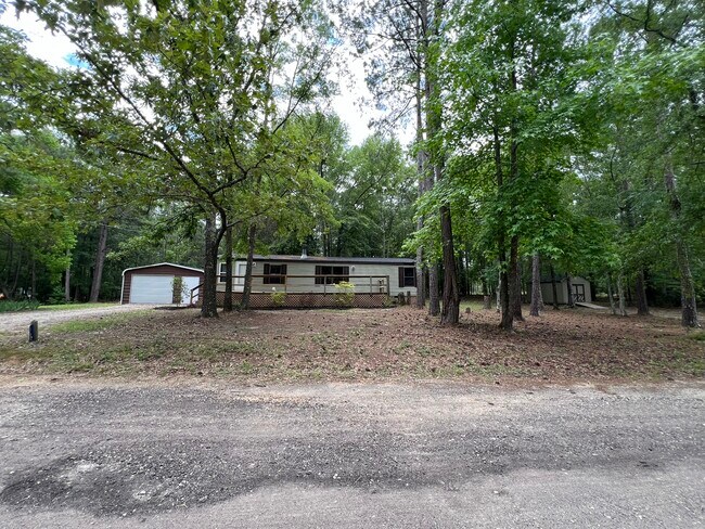 Building Photo - 102 Stillwater Dr