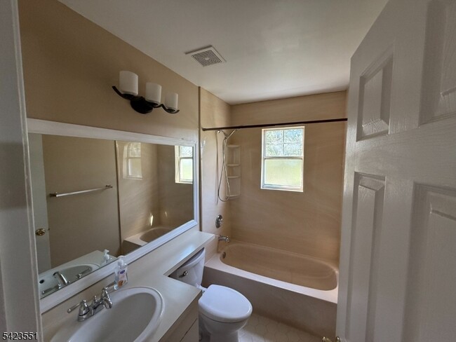 Building Photo - 2 Sapphire Ln