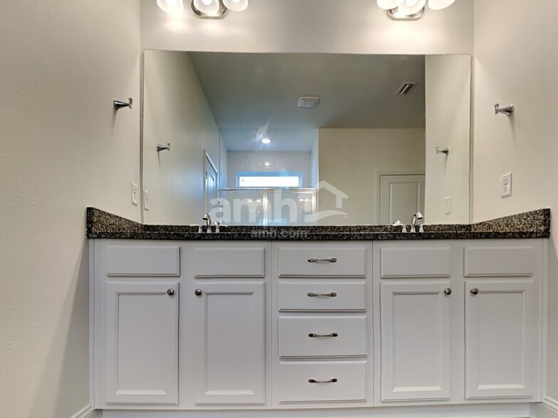 Building Photo - 380 Banyan Frst Dr