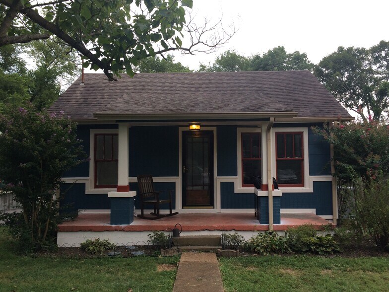 Building Photo - 320 Cherry St