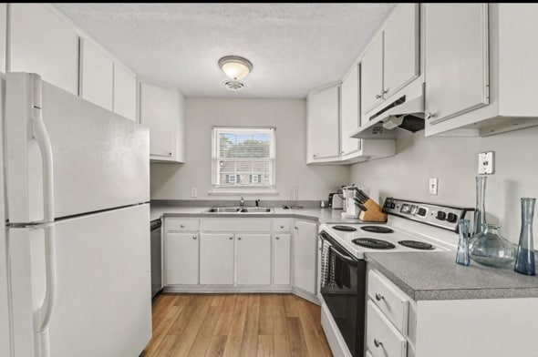 Building Photo - 874 Colony Dr