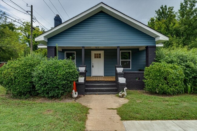 Primary Photo - Spacious 4-Bedroom Home in Quiet Neighborh...
