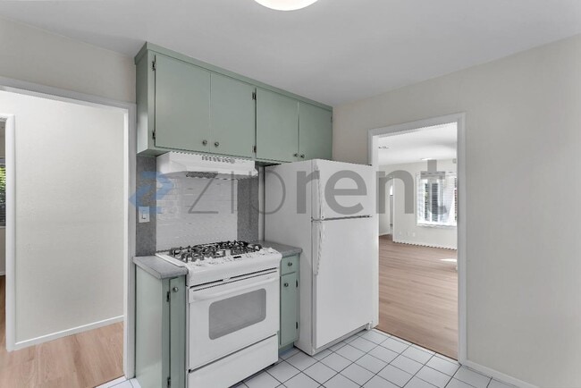 Building Photo - 500 Middlesex Rd