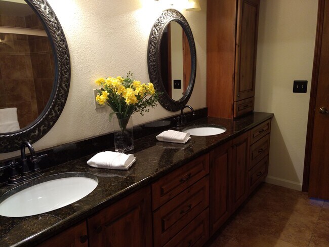 Building Photo - 15619 E Palisades Blvd