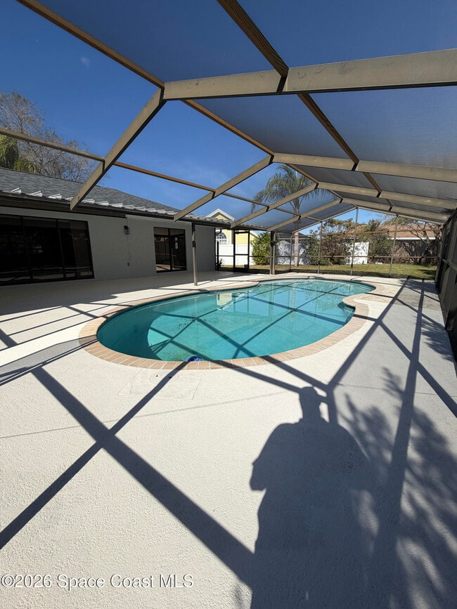 Building Photo - 845 Juniper Cir