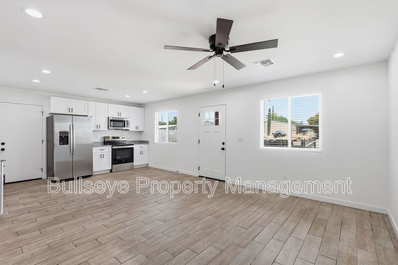 Building Photo - 428 S 97th Pl