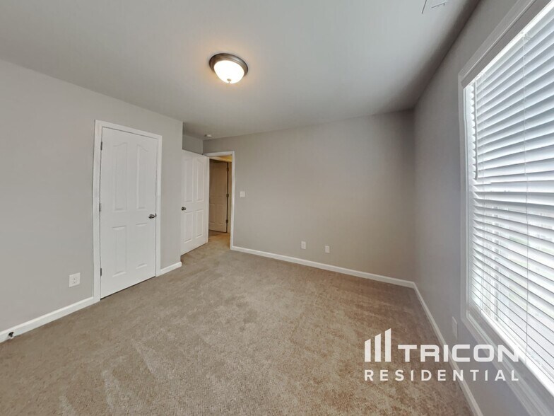 Building Photo - 2712 Arthurs Ct
