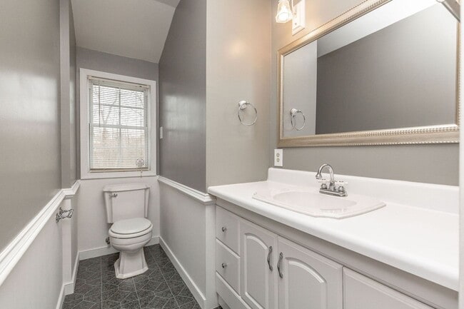 Building Photo - Serene Living in Chesterfield