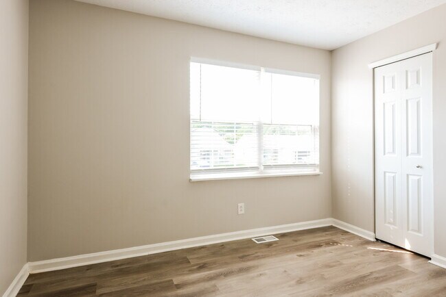 Building Photo - 6827 Devinney Ln