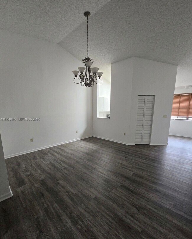 Building Photo - 15515 N Miami Lakeway
