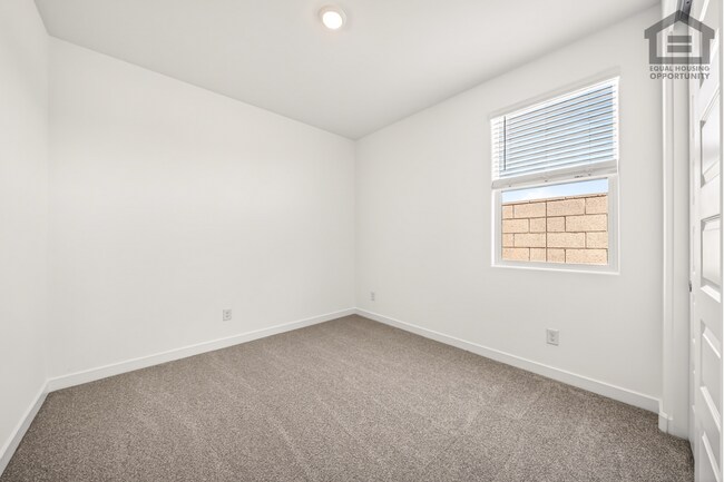 Building Photo - 4Bed/3Bath House at Thomas Rd/99th Ave! Ready for Immediate Move-In! -- Mother-In-Law Suite W/Pri...