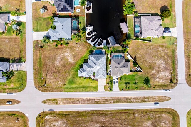 Building Photo - 3611 Gulfstream Pkwy