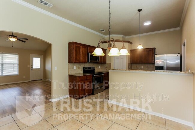 Building Photo - 401 W Libra Dr