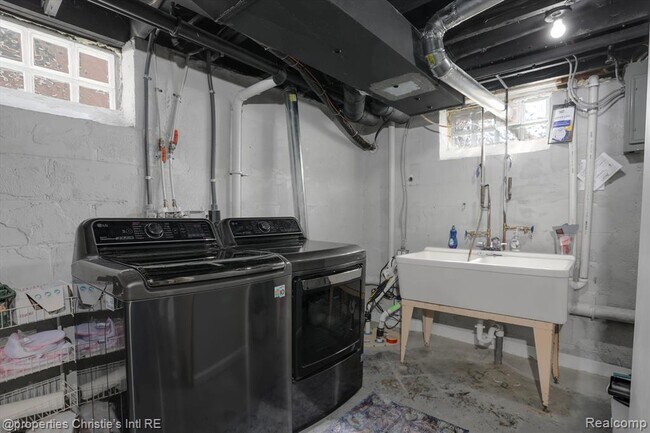 Building Photo - 469 Kerby Rd