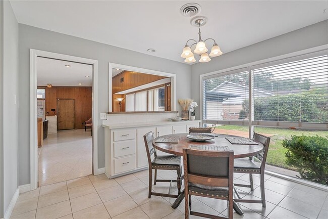 Building Photo - 5143 Cheena Dr