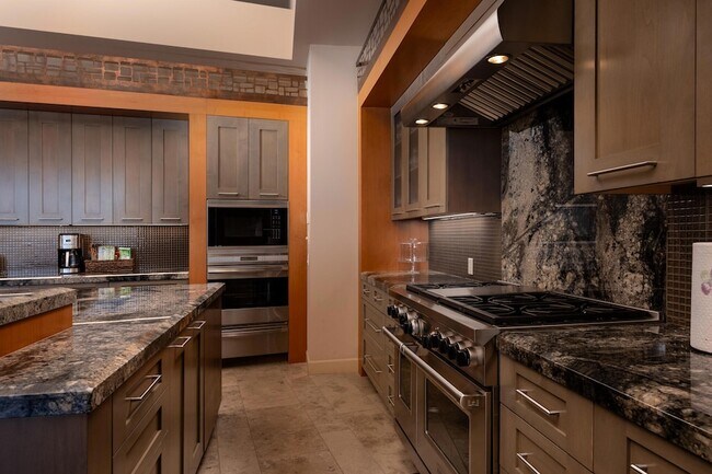 Building Photo - 9 Rockcrest