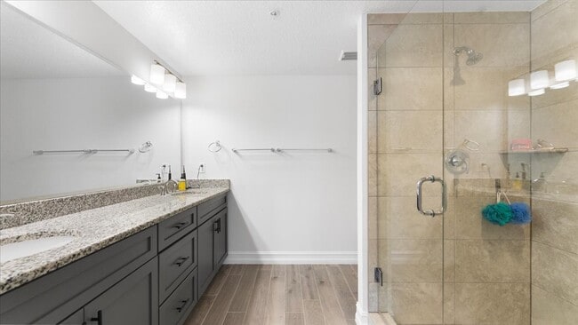 Building Photo - 1825 Riverside Dr